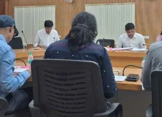 कलेक्टर की सख्त हिदायत: लंबित राजस्व मामलों का शीघ्र निराकरण सुनिश्चित करें