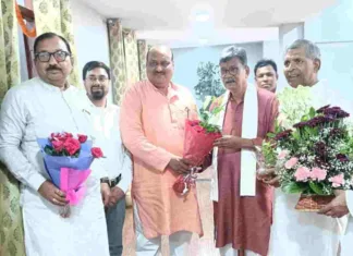 शंकर नगर में नेता प्रतिपक्ष डॉ. चरणदास महंत का गृह प्रवेश: कांग्रेस नेताओं की भव्य उपस्थिति!