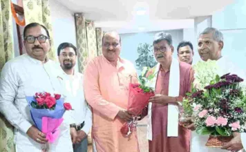 शंकर नगर में नेता प्रतिपक्ष डॉ. चरणदास महंत का गृह प्रवेश: कांग्रेस नेताओं की भव्य उपस्थिति!