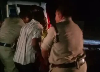 मानवता की मिसाल: पुलिस अधिकारी ने घायल व्यक्ति को अपनी कार से पहुंचाया अस्पताल