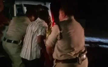 मानवता की मिसाल: पुलिस अधिकारी ने घायल व्यक्ति को अपनी कार से पहुंचाया अस्पताल