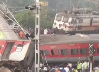 भारतीय रेल दुर्घटनाओं के लिए उच्च अधिकारियों को जिम्मेदार ठहराने की मांग: 11 रेलवे संगठनों और केंद्रीय ट्रेड यूनियनों का संयुक्त बयान