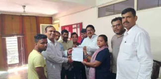 संविदा श्रमिकों की मांगों को लेकर भाकपा-माले सांसद से मिले कर्मचारी यूनियनों के प्रतिनिधि