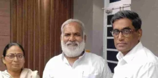 एनएचएम कर्मियों के आंदोलन पर माले विधायक का संघर्ष: बकाया मानदेय और स्मार्टफोन देने पर सहमति