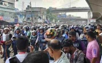 बांग्लादेश में आरक्षण विरोधी हिंसा: जनता की आवाज़ या राजनीतिक षड्यंत्र?
