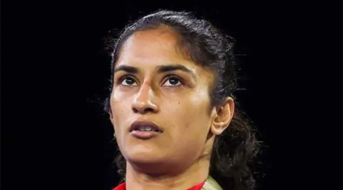 विनेश फोगाट ने रचा इतिहास: पेरिस ओलंपिक 2024 में पहली भारतीय महिला पहलवान बनीं, जिन्होंने फाइनल में किया प्रवेश!