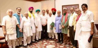 संसद में विपक्ष के नेता राहुल गांधी से मिला SKM प्रतिनिधिमंडल, किसान आंदोलन के मुद्दों पर चर्चा!
