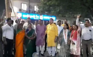 राहुल गांधी पर आपत्तिजनक बयान के विरोध में कांग्रेस ने किया पुतला दहन: कानूनी कार्रवाई की मांग!