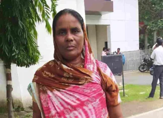 प्रधानमंत्री आवास योजना का लाभ नहीं मिलने पर विधवा महिला की गुहार: 40 साल से कच्चे मकान में रह रहा परिवार!
