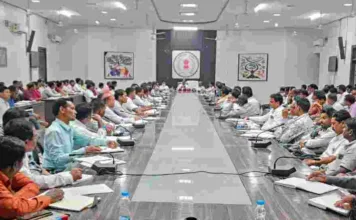 शालाओं का माह में दो बार निरीक्षण कर अवलोकन पंजी में अनिवार्य रूप से टीप अंकित करें- संयुक्त संचालक श्री आदित्य