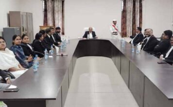 नेशनल लोक अदालत के सफल आयोजन को लेकर हुई अधिकारियों के साथ एक दिवसीय बैठक
