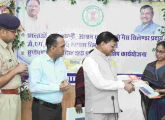 कोरबा में 4900 संस्थाओं को घरेलू गैस कनेक्शन: लकड़ी के चूल्हों से मुक्ति और पर्यावरण संरक्षण की दिशा में बड़ा कदम!