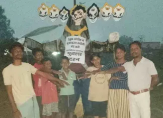 प्रभावितों ने मुआवजे की कटौती के खिलाफ किया विरोध, जलाया “दानव रूपी रावण” प्रबंधन का पुतला!