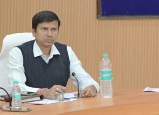 पढाई में कमजोर बच्चों पर विशेष ध्यान देवें शिक्षक: कलेक्टर अजीत वसंत