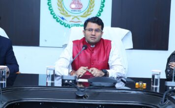 छात्रों के अपार आईडी बनाने का कार्य जल्द करें पूर्ण-कलेक्टर श्री कार्तिकेया गोयल