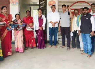 मितानिन दिवस पर सनत नायक ने मितानिनो का श्रीफल साड़ी एवम पुष्प माला से किया सम्मान