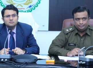 कलेक्टर श्री कार्तिकेया गोयल व पुलिस अधीक्षक श्री दिव्यांग पटेल ने ली लॉ एण्ड आर्डर को लेकर समीक्षा बैठक
