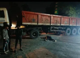 रिसदी चौक में तेज रफ्तार ट्रेलर की चपेट में आई बाइक, युवक की दर्दनाक मौत से मचा कोहराम