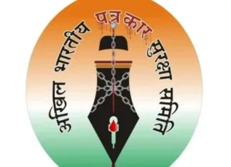 छत्तीसगढ़ में पत्रकारों पर पुलिस दमन: वरिष्ठ पत्रकार राकेश तम्बोली पर एफआईआर के खिलाफ दुर्ग में एक दिवसीय धरना