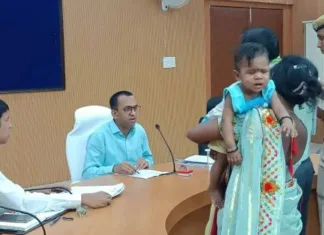 कोरबा में जनदर्शन कार्यक्रम के दौरान कलेक्टर ने सुनी आम लोगों की समस्याएं: अतिक्रमण और पेंशन से जुड़ी शिकायतों पर दिए त्वरित निर्देश!