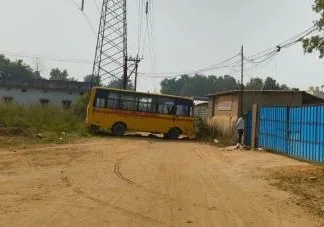 सार्वजनिक मैदान पर कब्जे की कोशिश: करियर पब्लिक स्कूल प्रबंधन की मनमानी से स्थानीय लोग परेशान
