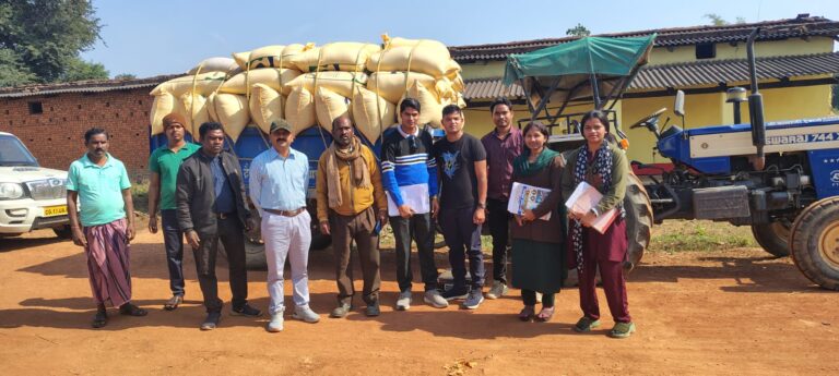 103 बोरी अवैध धान के साथ एक ट्रैक्टर जब्त