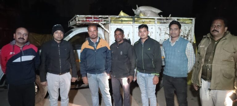 अवैध धान परिवहन पर संयुक्त कार्रवाई, पिकअप वाहन सहित 58 बोरी धान जप्त