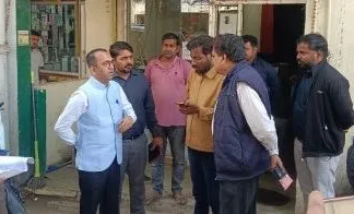 वरिष्ठ नागरिकों के लिए वय वंदन योजना शिविर: कलेक्टर ने किया निरीक्षण, दी आवश्यक निर्देश