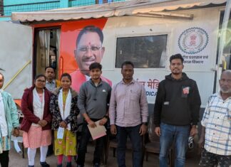 खरसिया में मोबाइल मेडिकल यूनिट ने बढ़ाया स्वास्थ्य सेवाओं का स्तर