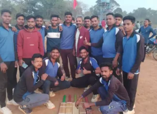 झलमला में ग्रामीण स्तरीय क्रिकेट प्रतियोगिता का समापन, चारपाली टीम बनी विजेता