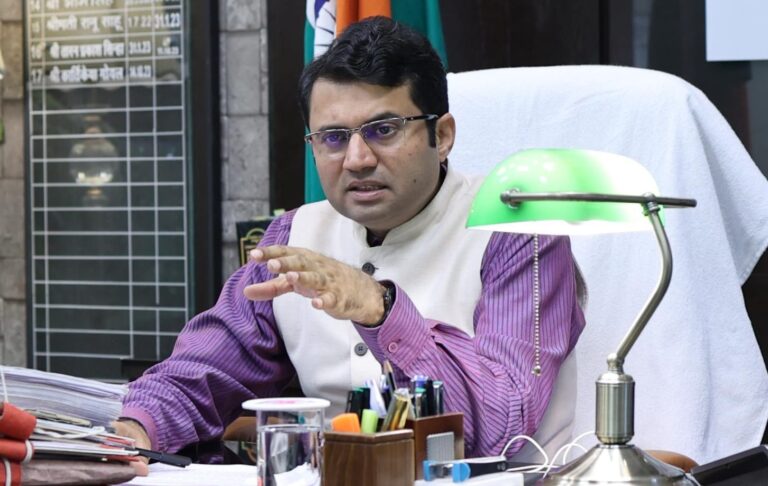 कलेक्टर कार्तिकेया गोयल ने जिला स्तरीय सहकारी और तकनीकी समितियों की ली बैठक