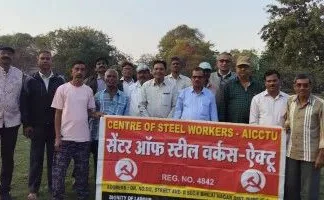 गणतंत्र की 76वीं वर्षगांठ: श्रमिकों के अधिकारों पर विमर्श, सरकार की नीतियों पर सवाल