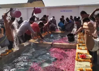रायगढ़ जिला जेल में महाकुंभ, कैदियों ने जेल में किया गंगा स्नान, लगाई डुबकी