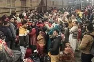 नई दिल्ली रेलवे स्टेशन पर भगदड़: महाकुंभ यात्रियों की भीड़ में 18 लोगों की मौत, रेल मंत्री ने जांच के निर्देश दिए