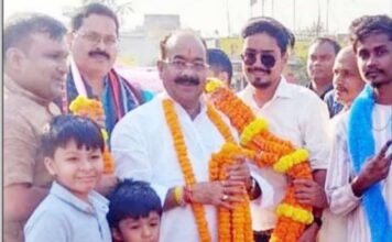 खरसिया में उपमुख्यमंत्री अरुण साव का सियाराम ऑटो डील में हेल्पिंग हैंड्स प्रदेश संरक्षक मनोज गोयल एवम् टीम के द्वारा किया गया आतिशबाजी के साथ भव्य स्वागत