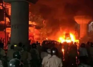 नागपुर में जली हिंसा की आग: औरंगजेब की कब्र का विवाद बना मुख्य कारण