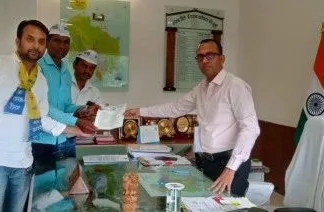 करतला ब्लॉक में अधूरे सीसी रोड और पुल की दरकार, AAP ने सौंपा ज्ञापन