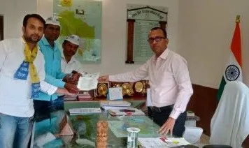 करतला ब्लॉक में अधूरे सीसी रोड और पुल की दरकार, AAP ने सौंपा ज्ञापन