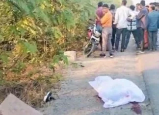 तेज रफ्तार ट्रक ने बाइक सवारों को कुचला: एक की मौत, दूसरा जिंदगी के लिए जूझ रहा