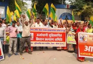 एसईसीएल के खिलाफ भड़का आक्रोश: मुख्यालय में तालाबंदी, 15 दिन की मोहलत, नहीं मानी मांगें तो 16 अप्रैल से खदानों में हड़ताल!