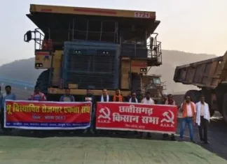 भू-विस्थापितों का फूटा गुस्सा: कुसमुंडा खदान सुबह 6 बजे से बंद, रोजगार और जमीन की मांग तेज!