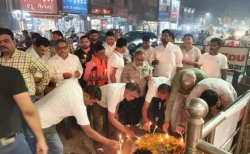 कोरबा में कश्मीर आतंकी हमले के शहीदों को महावीर इंटरकॉन्टिनेंटल संगठन ने दी श्रद्धांजलि