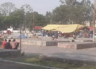 30 साल बाद भी नहीं बना शौचालय: गेवरा के बुधवारी बाजार में स्वच्छता की दयनीय स्थिति