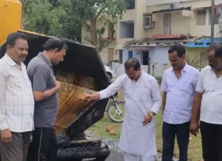 पार्षद दुबे के हाथों हुआ बालकोनगर में सड़क चौड़ीकरण का शुभारंभ: वेदांता की महत्वाकांक्षी परियोजना से बेहतर होगी आवागमन व्यवस्था