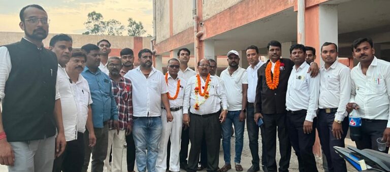 खरसिया अधिवक्ता संघ चुनाव में भोगीलाल यादव अध्यक्ष, युगल किशोर वैष्णव सचिव निर्वाचित