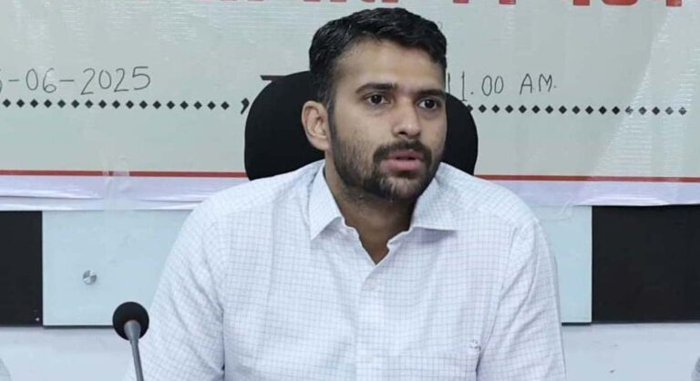 कलेक्टर मयंक चतुर्वेदी के निर्देश पर मोतियाबिंद के मरीजों के ऑपरेशन के लिए पंजीयन हुआ प्रारंभ