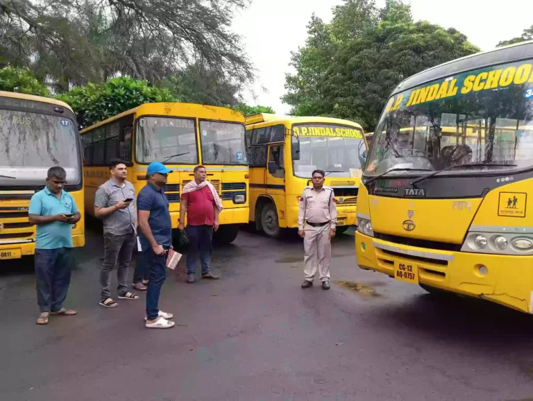 जांच में नहीं पहुंची 106 स्कूल बसें ब्लैक लिस्टेड, जिला परिवहन विभाग की बड़ी कार्रवाई