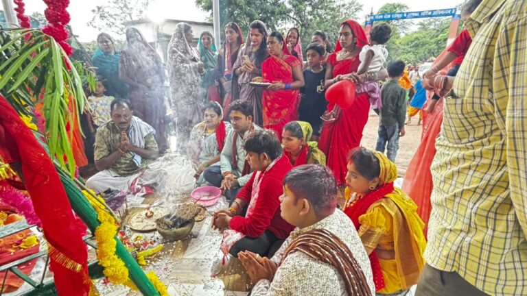ग्राम दर्रामुड़ा में आयोजित हुआ सार्वजनिक झूला रथ यात्रा महोत्सव, श्रद्धा और संस्कृति का संगम बना गौतम चौक