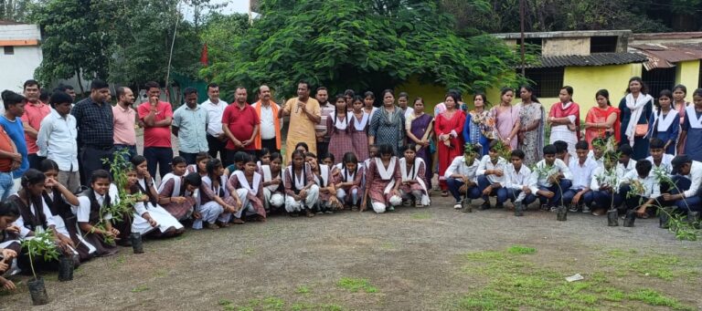 खरसिया रहे हरा भरा उसके लिए 5 हजार पौधे लगाए जा रहे: कमल गर्ग