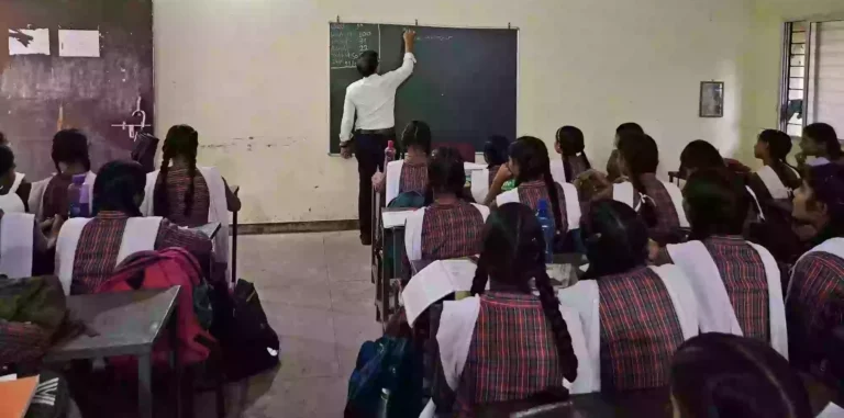 अब गणित के सवाल, जीवविज्ञान के कांसेप्ट और अर्थशास्त्र की थ्योरीज समझने में होगी आसानी खरसिया ब्लॉक में 3 स्कूलों को युक्तियुक्तकरण से मिले 11 व्याख्याता